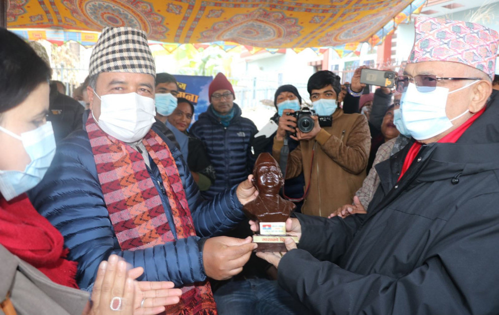 This image has an empty alt attribute; its file name is thumb.php