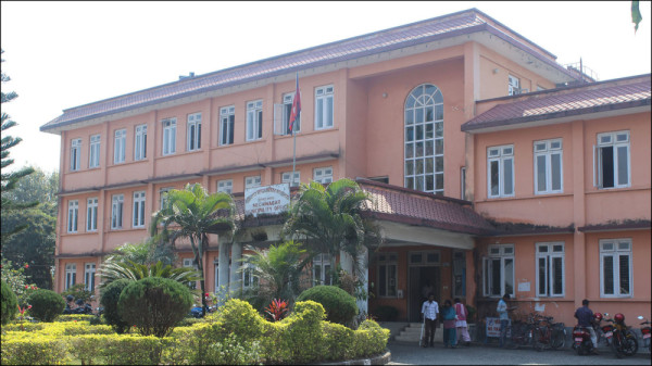 टिक्नै पाउँदैनन् प्रशासकीय अधिकृत