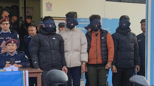 डलर देखाएर ठगी गर्ने चार जना पक्राउ
